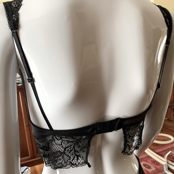 Black lace braletta style bra with white inside cups & wide lace straps size 34A - Picture 2 of 10